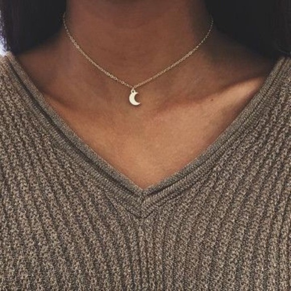 **ALANDRA* Crescent Moon Pendant Choker Necklace - Picture 6 of 8
